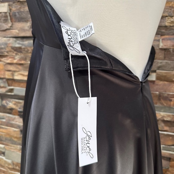 Jewel BADGLEY MISCHKA Satin Backless Dress with High-Low Skirt - Picture 8 of 9